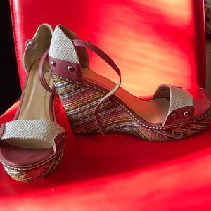 Cute, sandal wedges!